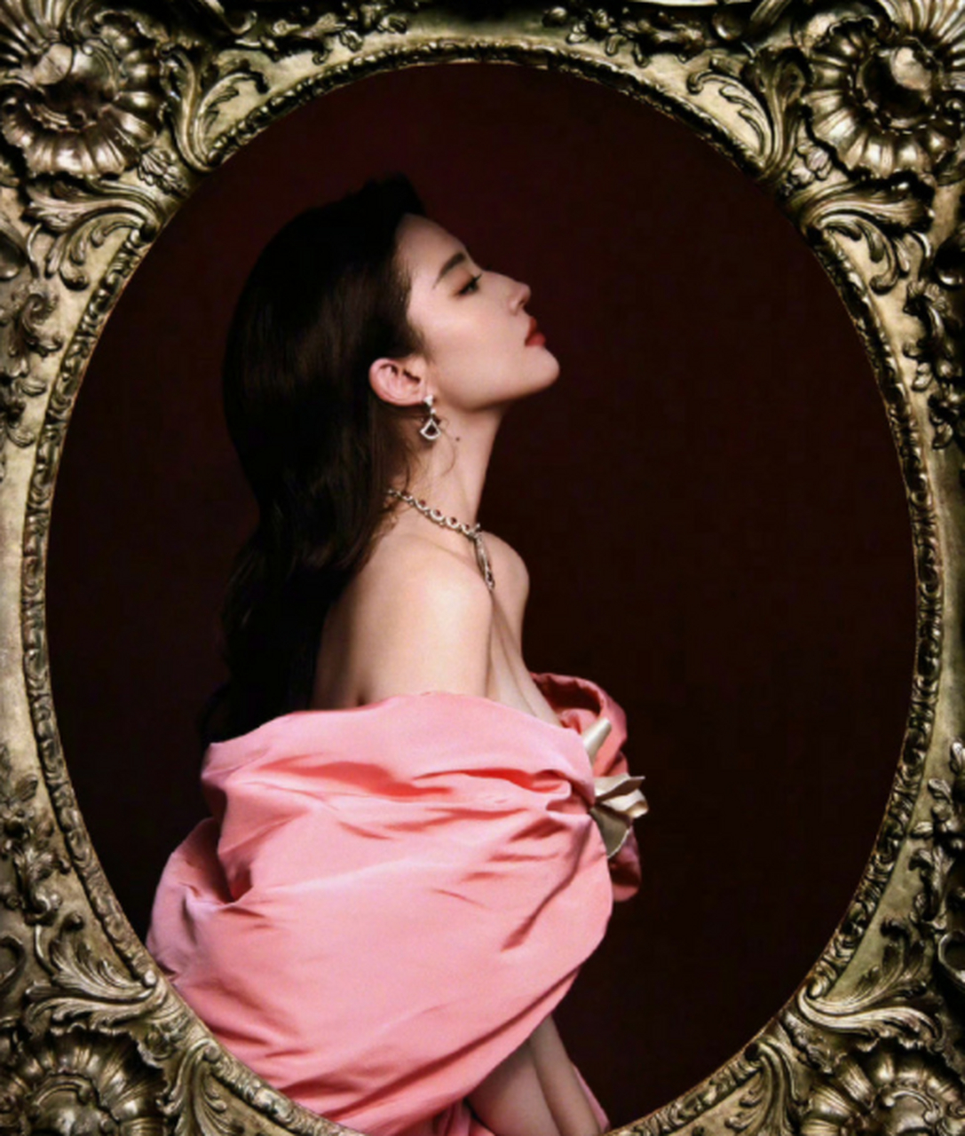 刘亦菲的抹胸蝴蝶结粉裙,好看好看太好看~!