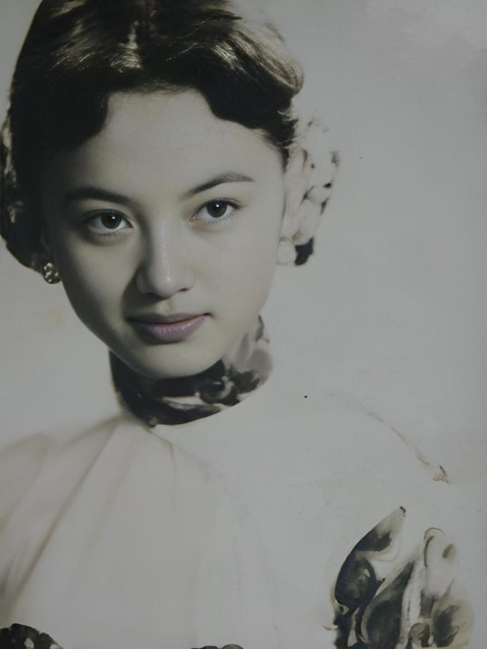 滇军的创始人唐继尧非常好色,一见到同学庾恩旸的妻子钱秀芬如此美丽