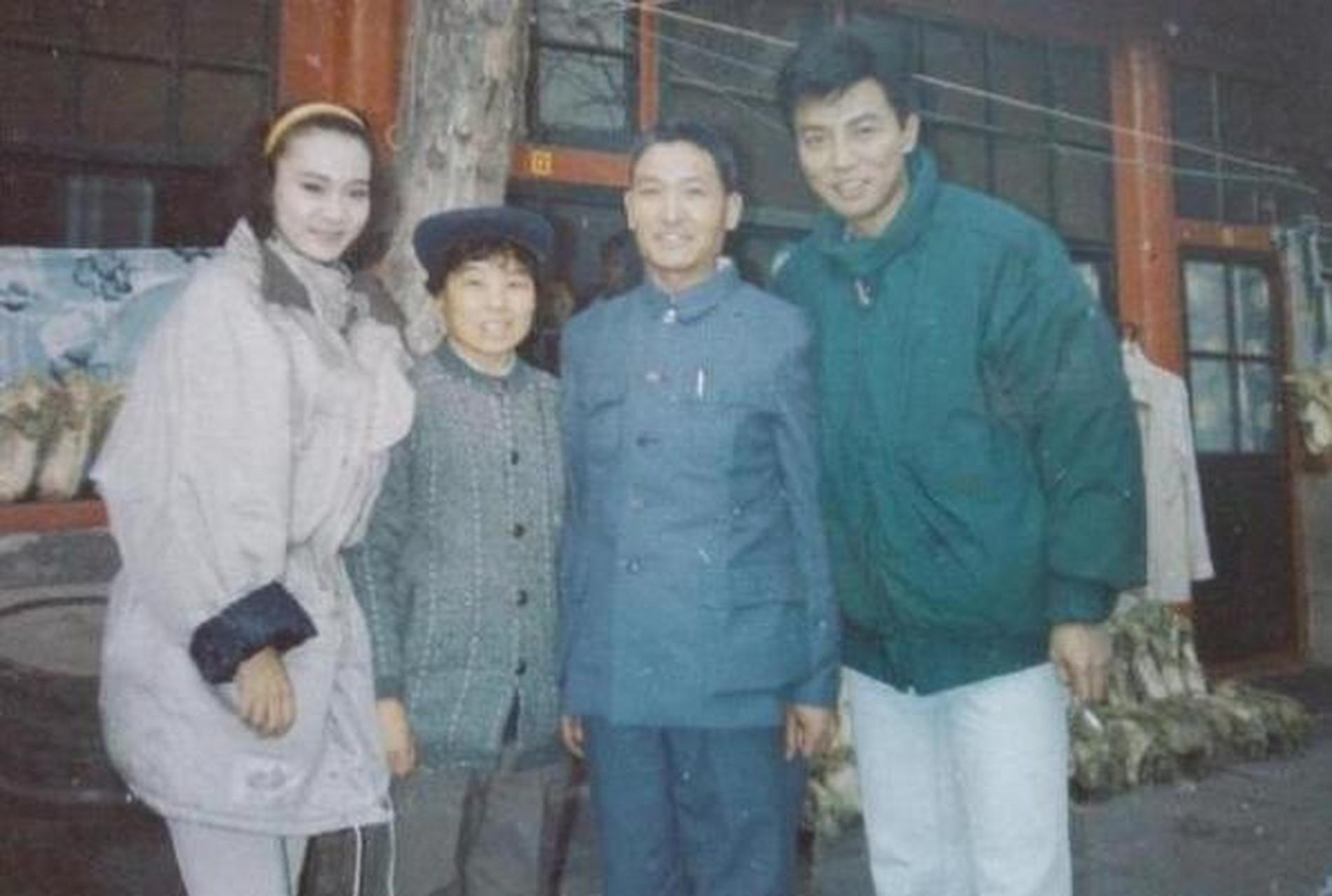 琼瑶小生张佩华视狗如命:因狗与刘雪华分手,因狗对妻子另眼相看