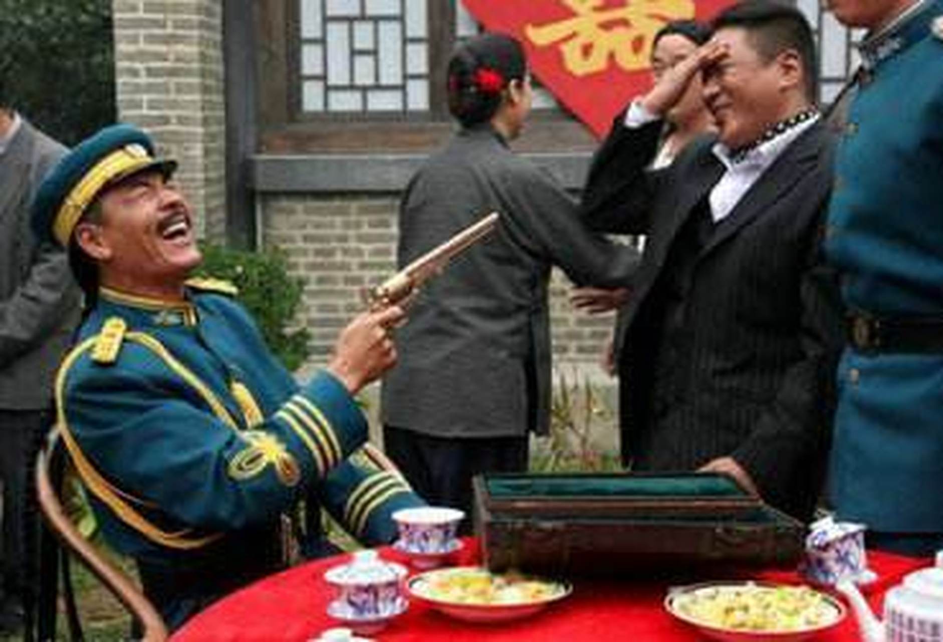 电影《笑里藏刀》,是一部很有意思的电影,它不同于我们常见的电影题材