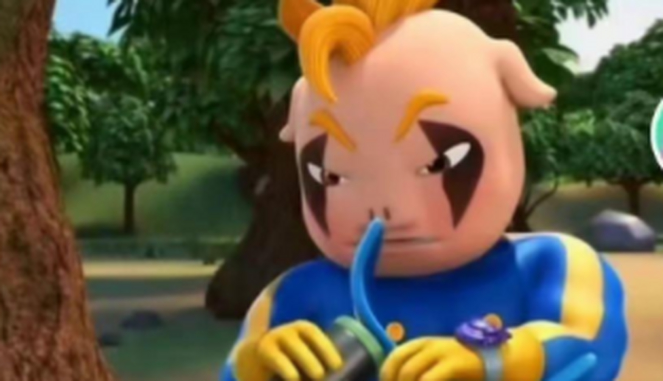 超人强摘下眼镜的样子.