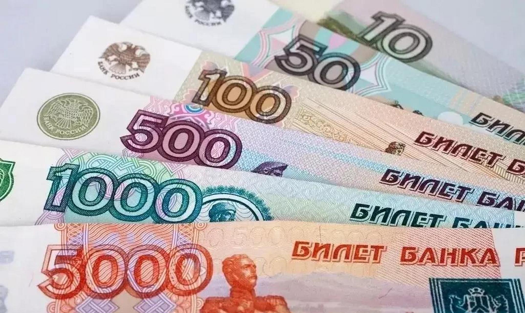 快讯,俄罗斯货币卢布崩塌了  今天俄罗斯货币卢布再创新低,达到82卢布