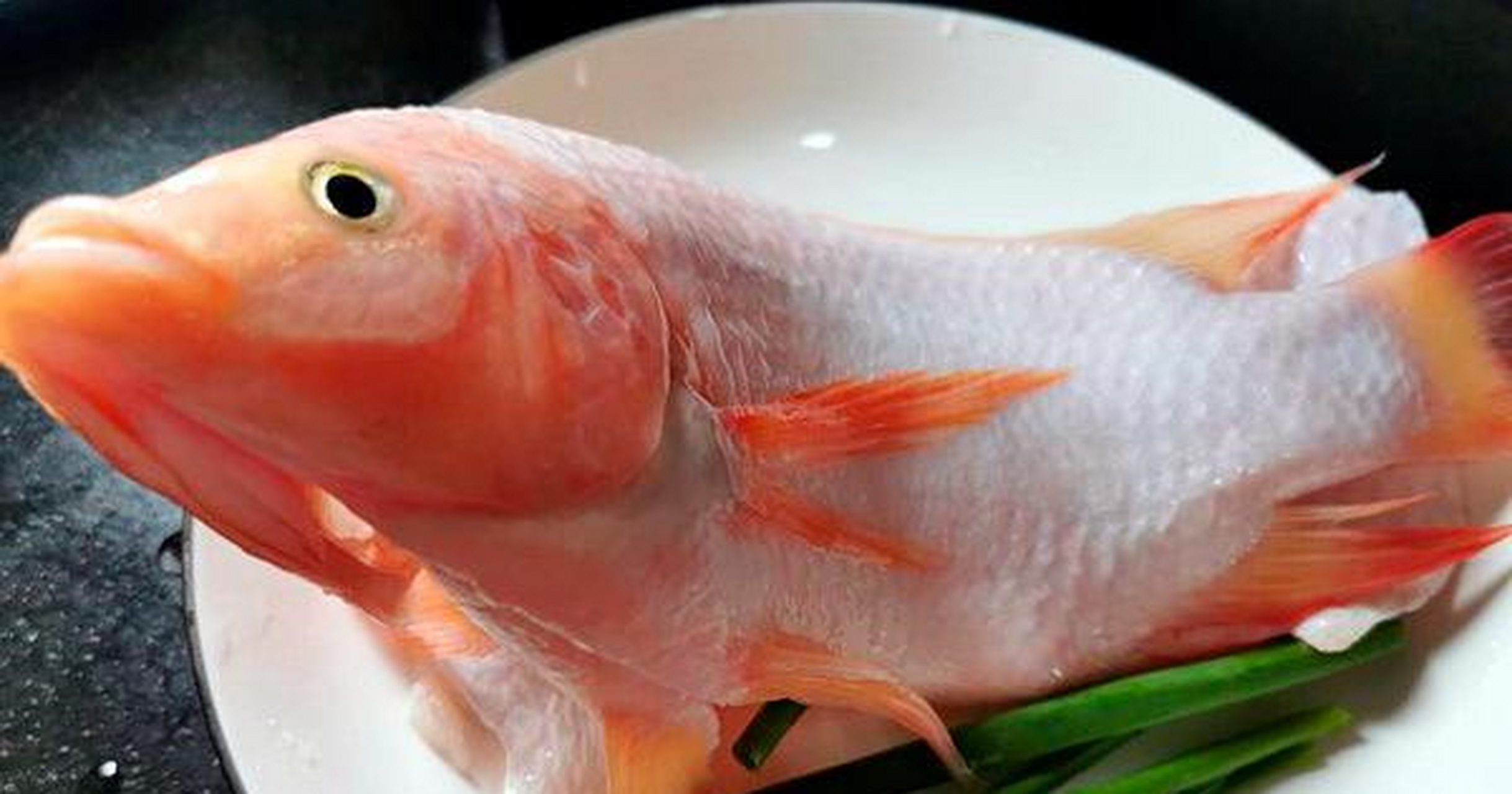 彩云鲷是比较实惠的鱼种,人工淡水养殖出来,刺少肉厚,粉红外表,一直很