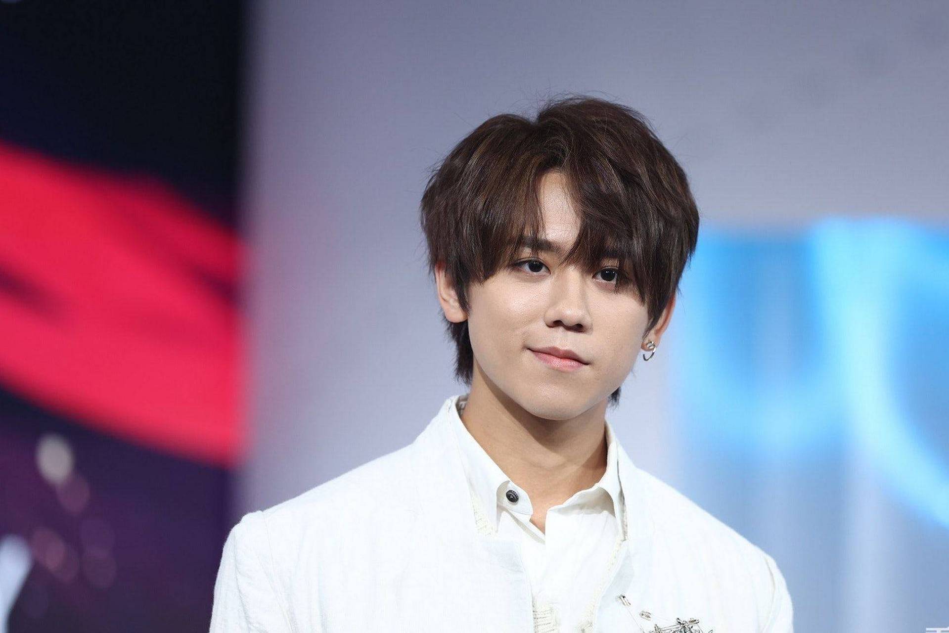 近期,香港人气顶流姜涛在活动上假唱引发了全港网络的负面评价.