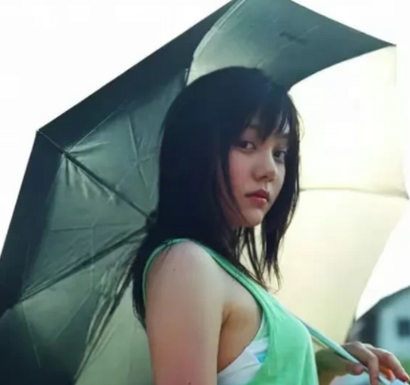 "  铃木杏尴尬地说:"不是啊,我刚刚放学