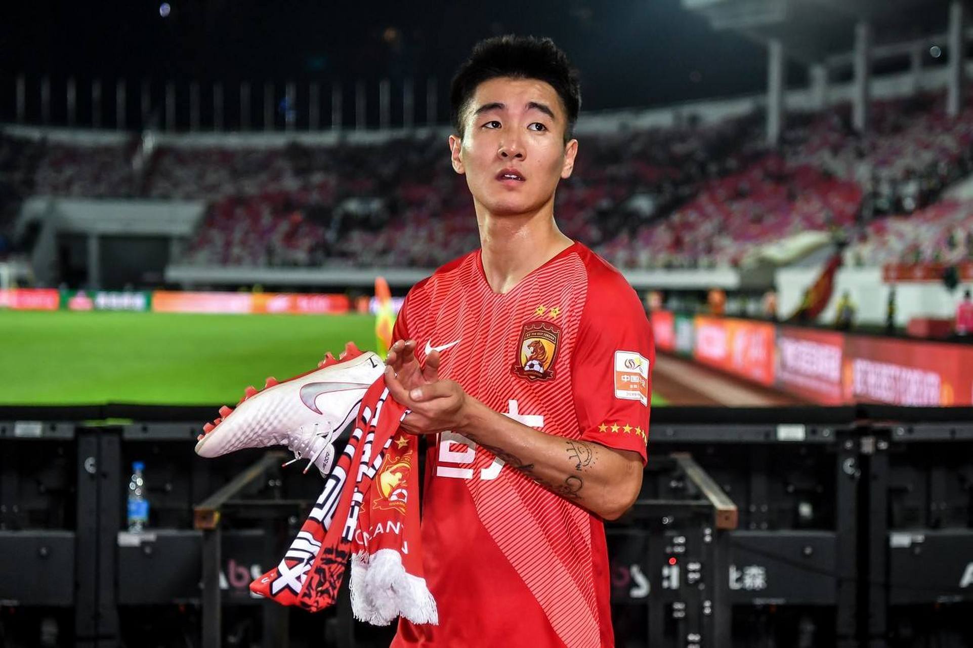 上海上港主帅佩雷拉赞扬此位本土前锋实力不逊色孙兴慜,那他是谁?