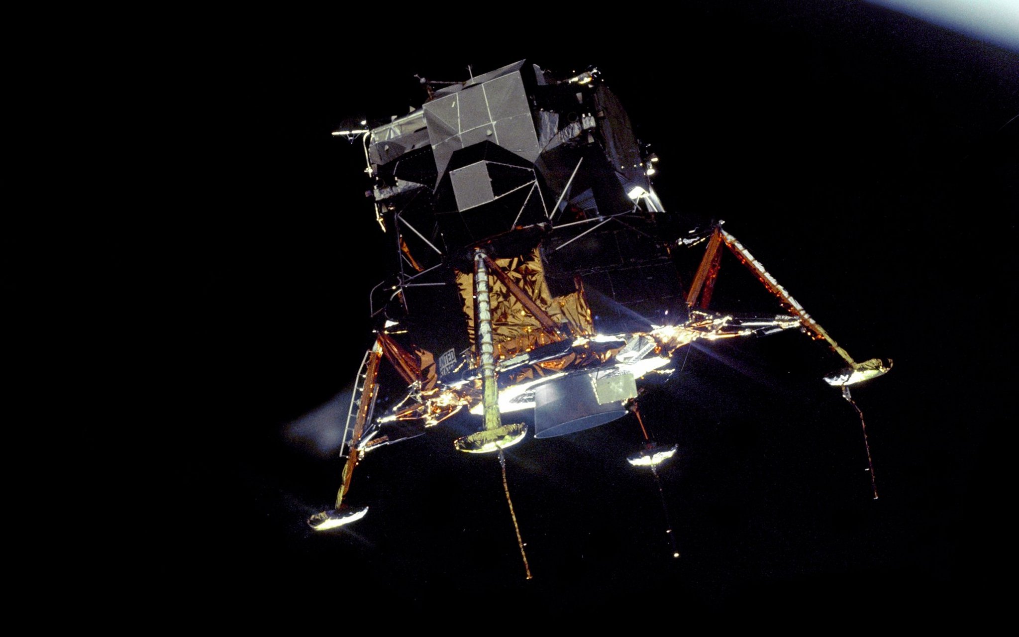 1969年7月20日,美国"阿波罗11号"宇宙飞船上的宇航员尼尔·阿姆斯特朗