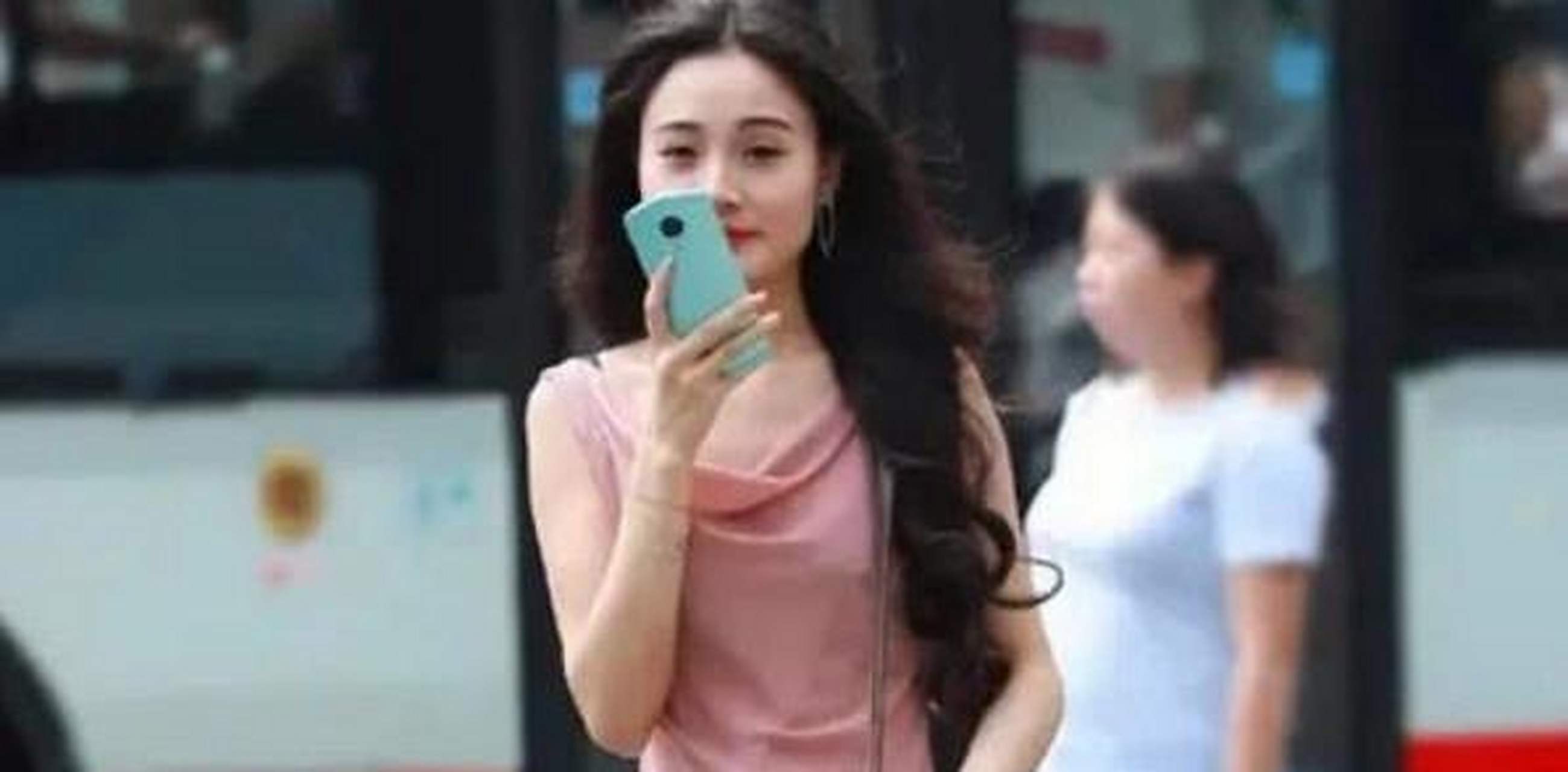起猛了看到小孩在做生意