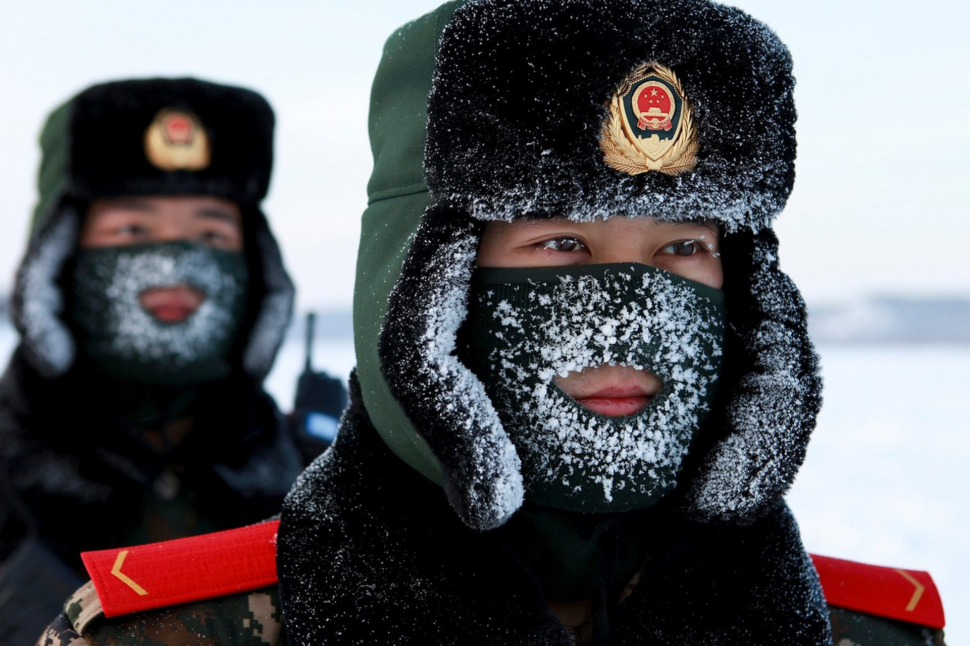 为我们负重前行,今天就让我们一起去了解一下我国的边防战士有多辛苦?