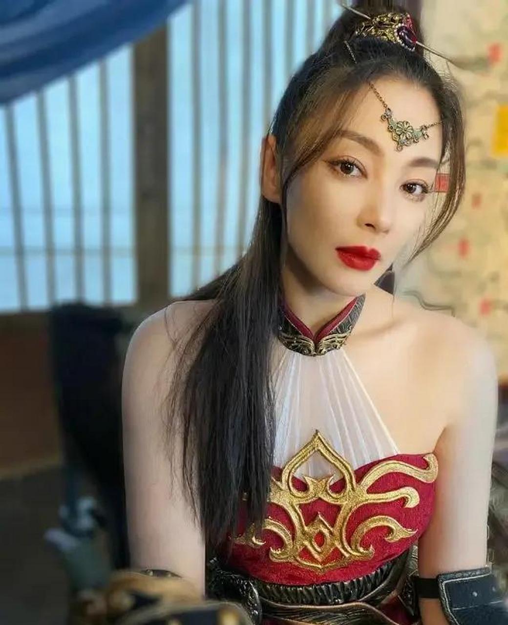 gif创作人# 秦昊和张雨绮出演《妖猫传》,有一场激情戏,张雨绮盅栽