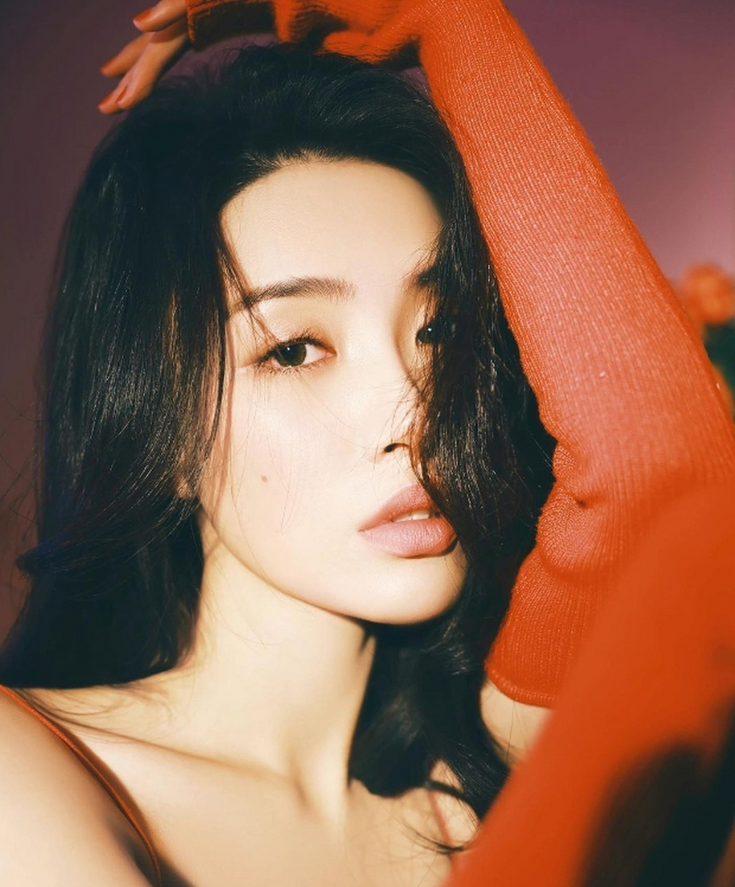 肤白貌美,身姿婀娜的#戴萌# 魅惑迷人的眼神,性感妖娆的身材,前凸后翘