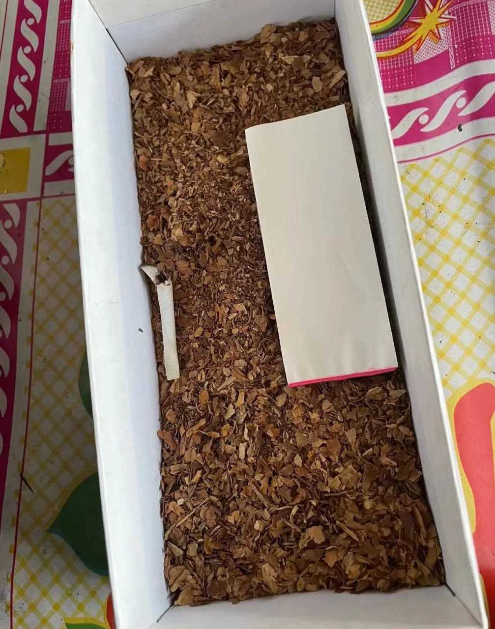 这种烟叶在我们那里叫旱烟,也叫叶子烟,通常都是自己种的烟叶子再经过