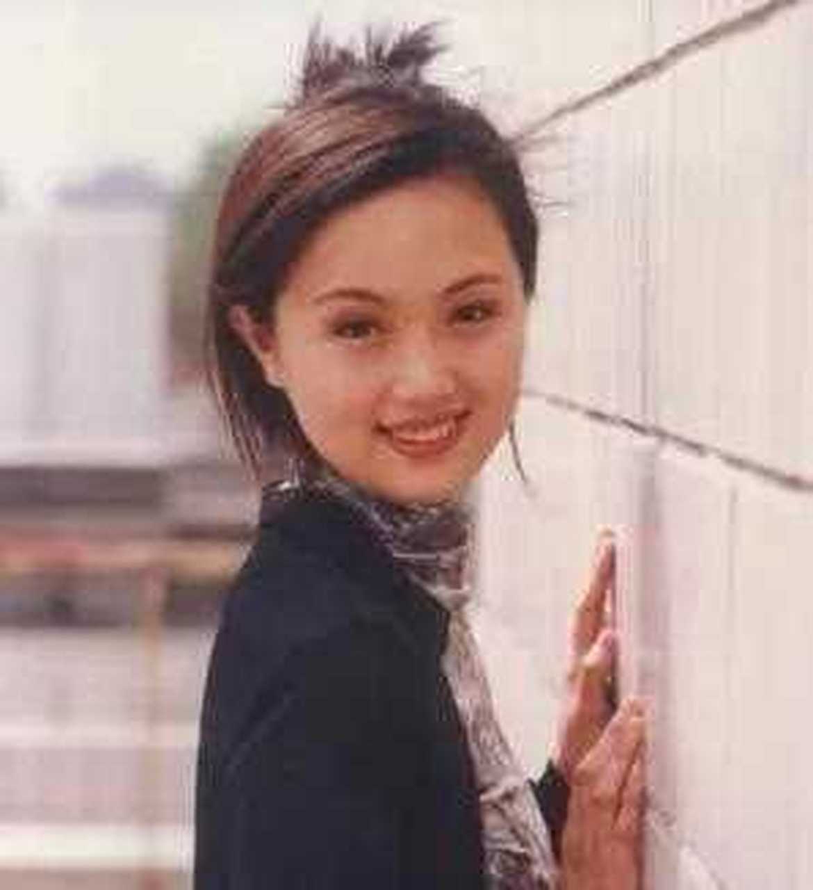 朱媛媛,娱乐圈里非常低调的女演员,与老公辛柏青结婚多年,恩爱如初,零