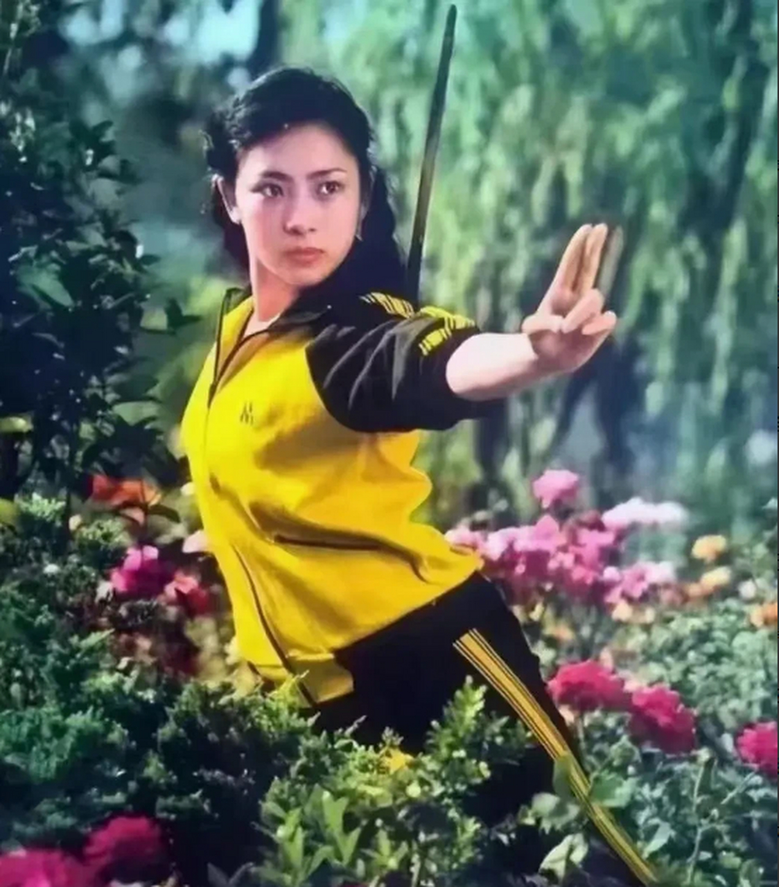 1983年,一本杂志上刊登了年轻的黄秋燕的英姿照片.