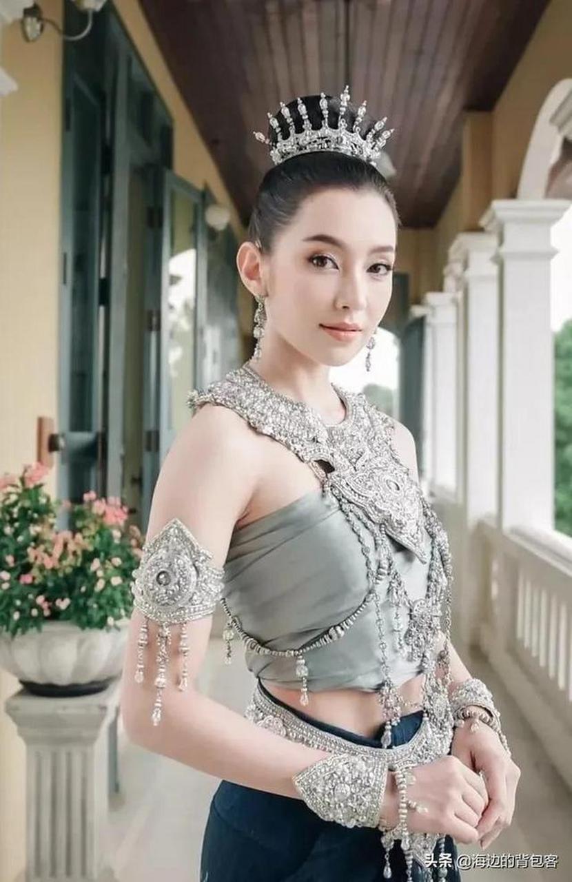 泰国演员蓝妮卡彭,五官精致,气质优雅,被称为"泰国第一美女"