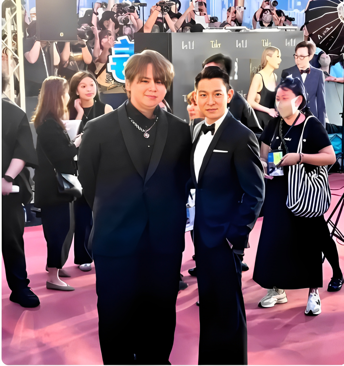 听说姜涛在香港被称为顶级明星甚至和刘德华一样有名!