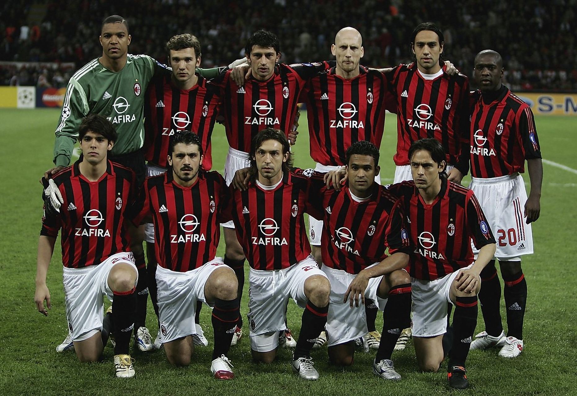2006年4月4日欧冠ac米兰首发11人合影!红黑军团球星你还能认出几个?