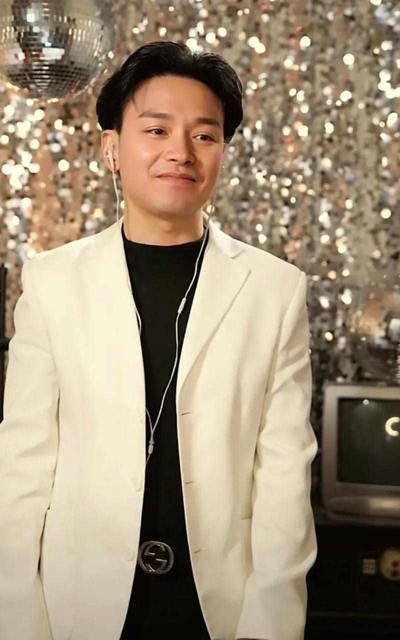 张国荣模仿秀,太油腻,外形三分像,但气质确实没法比,张国荣从年少到