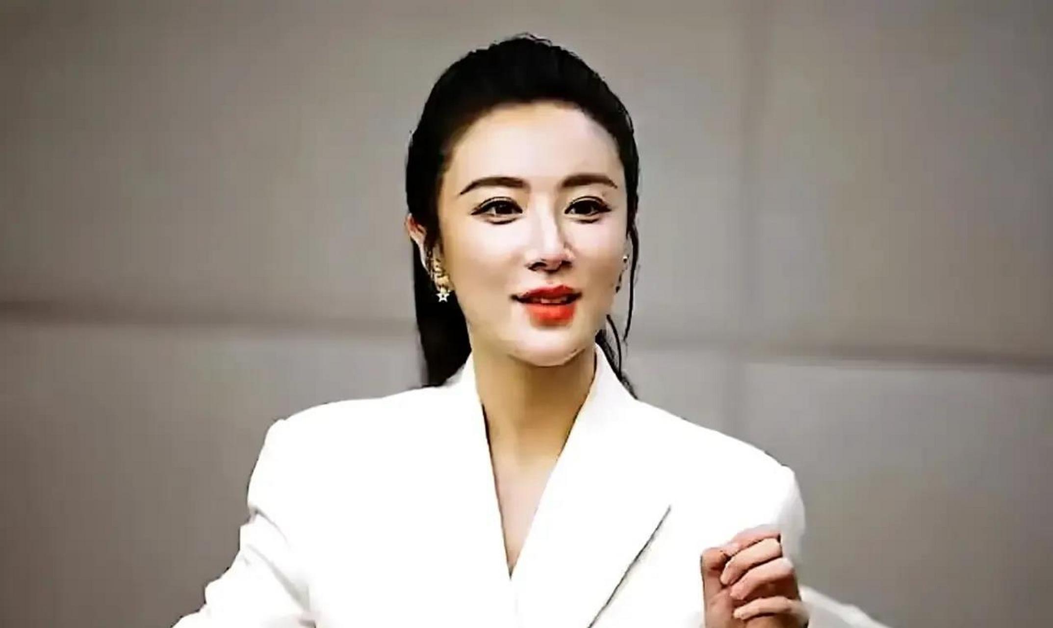 2021年,"直播一姐"薇娅因为逃税漏税被杭州税务部门追缴税款,加收