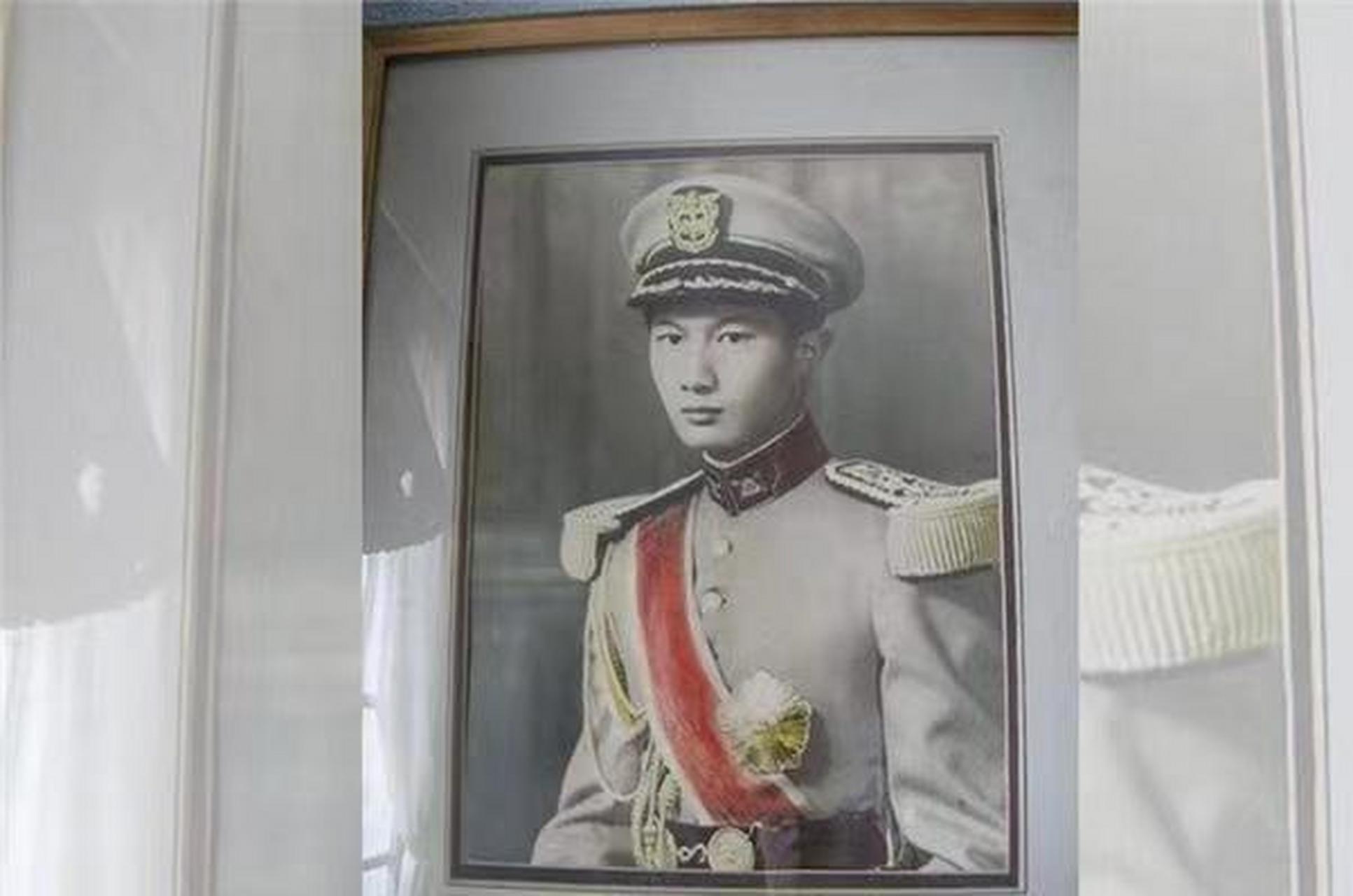 越南历史上君主制的末代皇太子全名叫阮福保隆,他出生于1936年1月4日