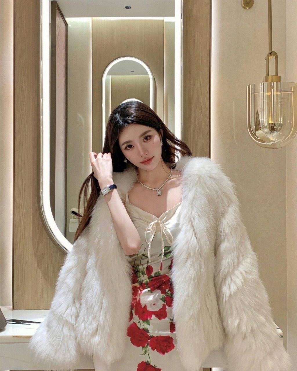 黑长直美女财阀千金穿搭风