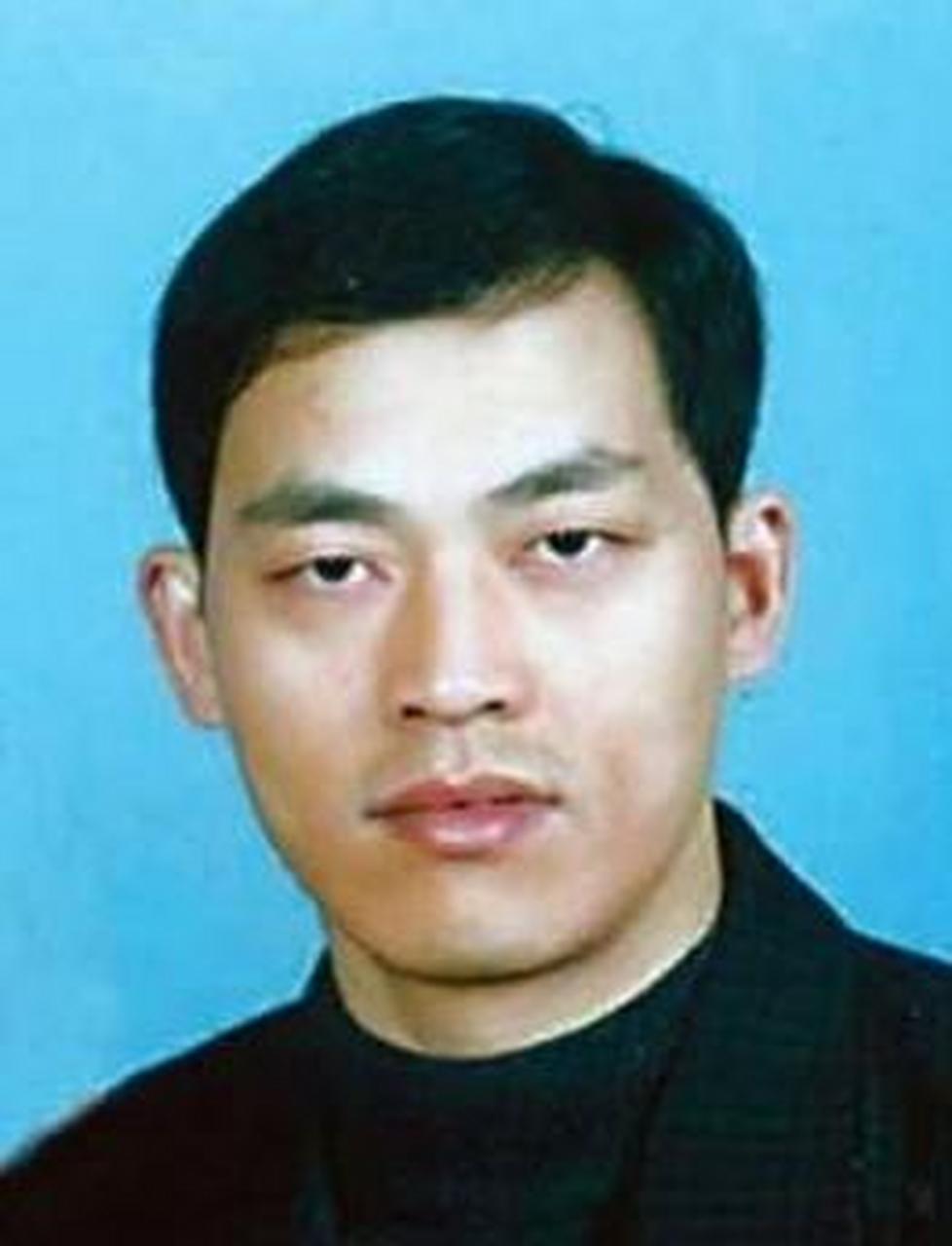 2003年,湖北第一悍匪谢先荣被击毙现场的一幕!