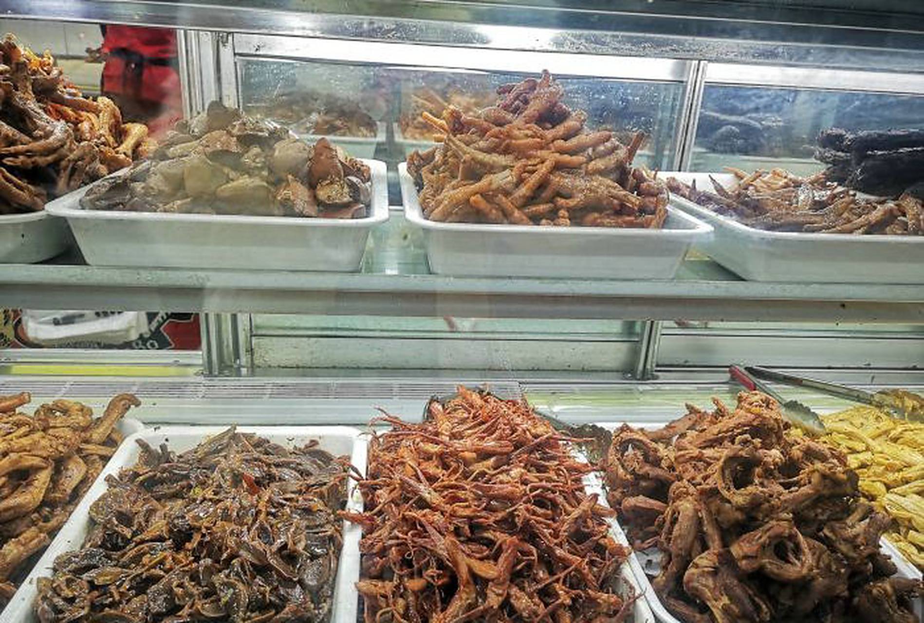 武汉精武路第一家(总店) 武汉老牌鸭脖店,有众多分店,在精武路一带就