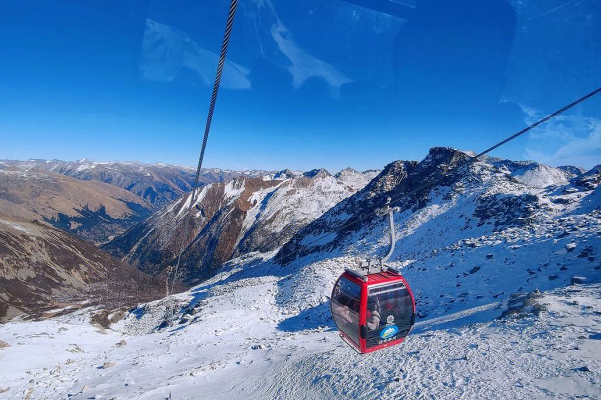 四川达古冰川:这里是aaaa级景区,这里拥有着丰富的旅游资源,是一处集