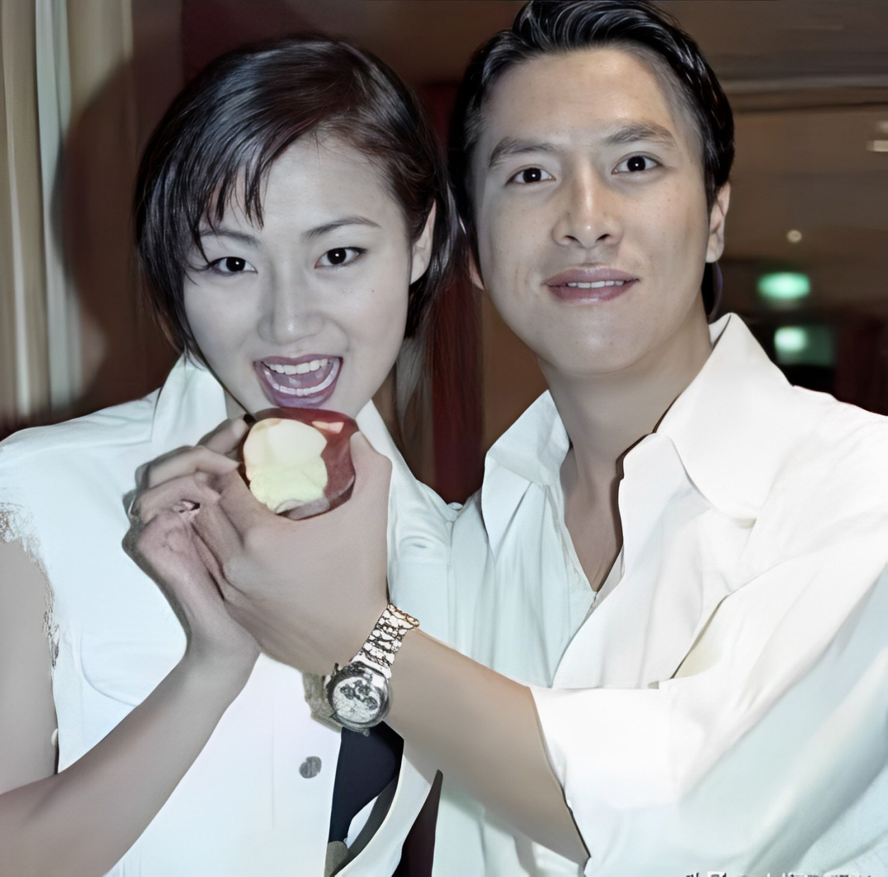 为了她,甄子丹与怀孕的前妻分手,全力照顾万绮雯.