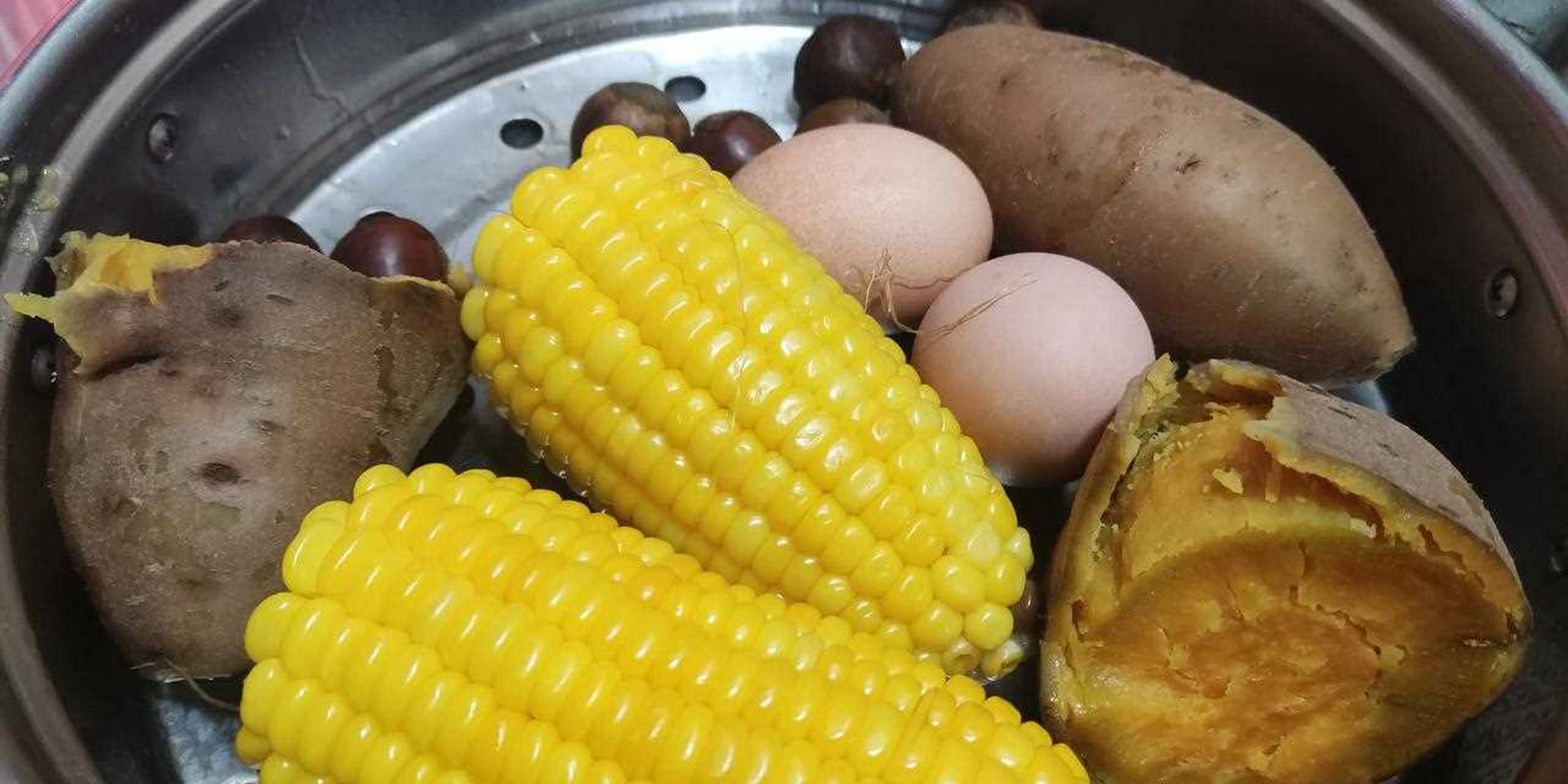 打工人的早餐打卡[骷髅] 五谷杂粮有玉米,鸡蛋,红薯,板栗 小米粥 要