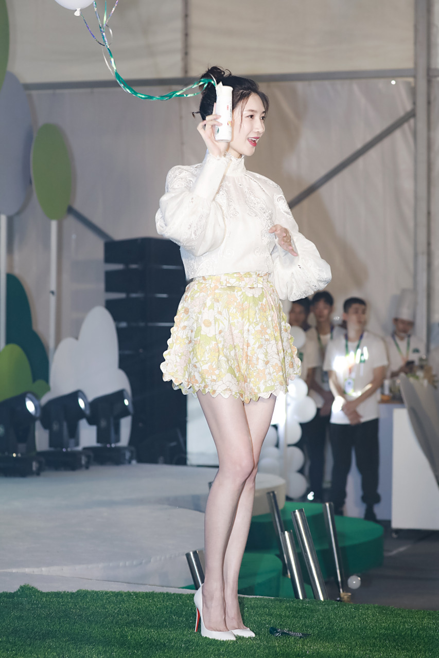 江疏影  美腿白到发光#江疏影