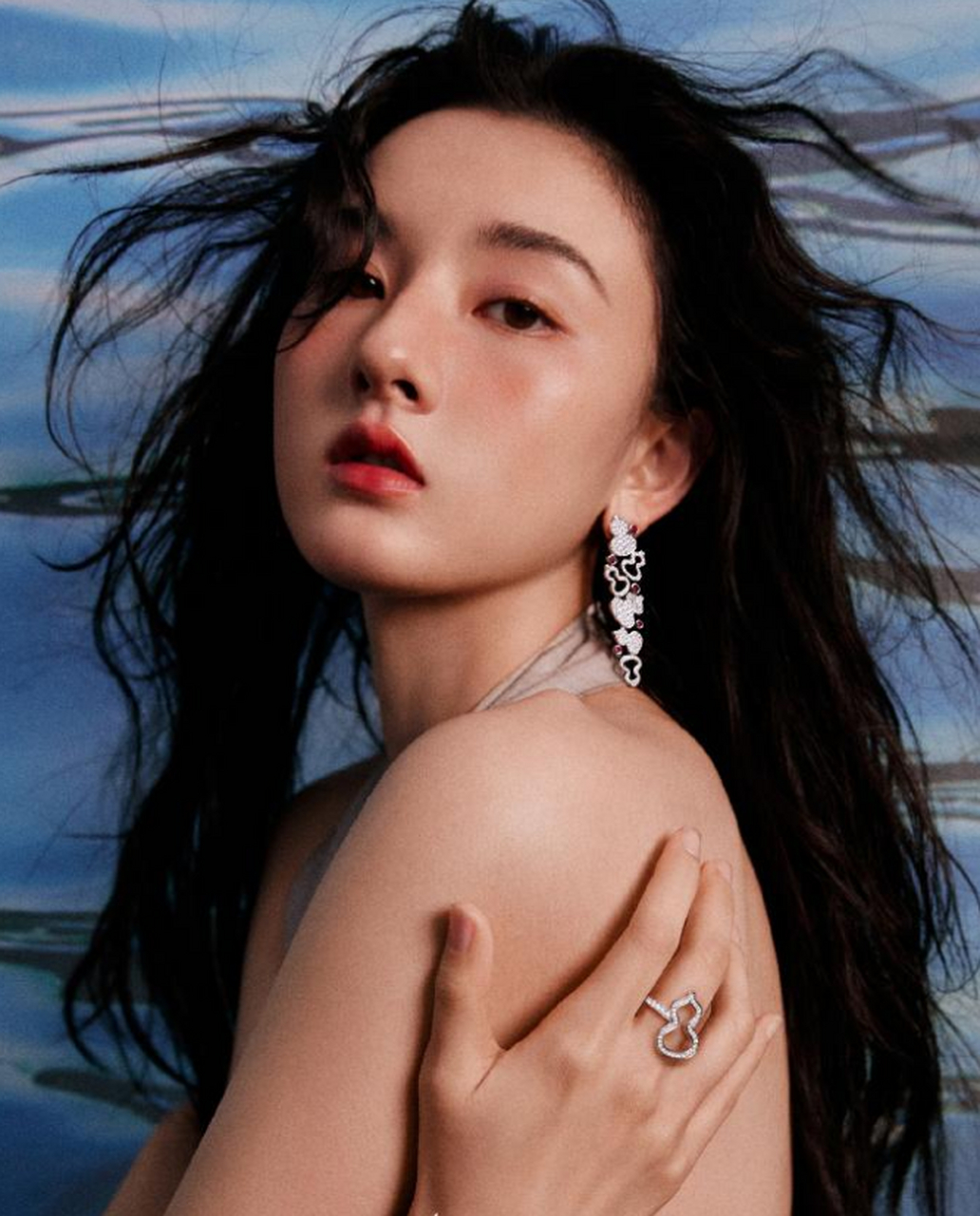 宋祖儿写真大秀白嫩美背!雪肤玉貌曼妙身材性感撩人