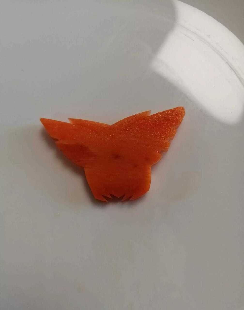 好几年不怎么动刀了,好多料头花都忘记了,今天雕了几个.