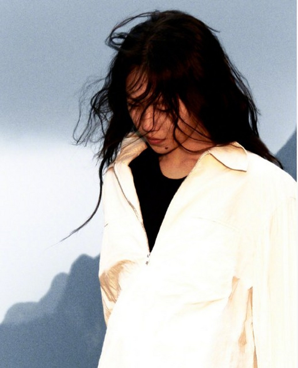 窦靖童长发封面#  畅游天地间,体会自己心.身处山野的轻松感.