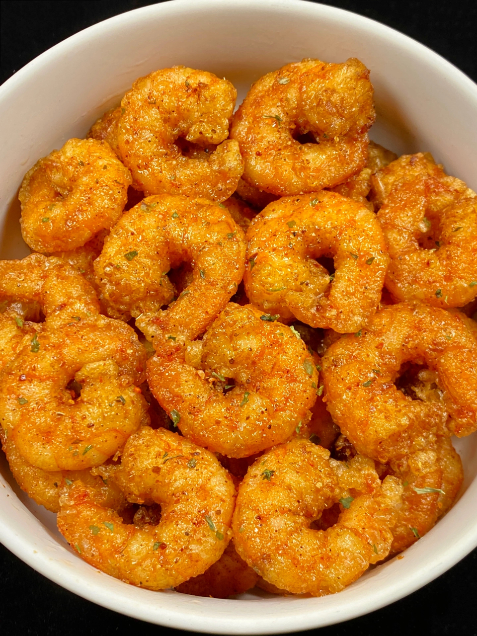 我妈做了香酥的椒盐虾仁真的可好吃了,香迷糊啦!