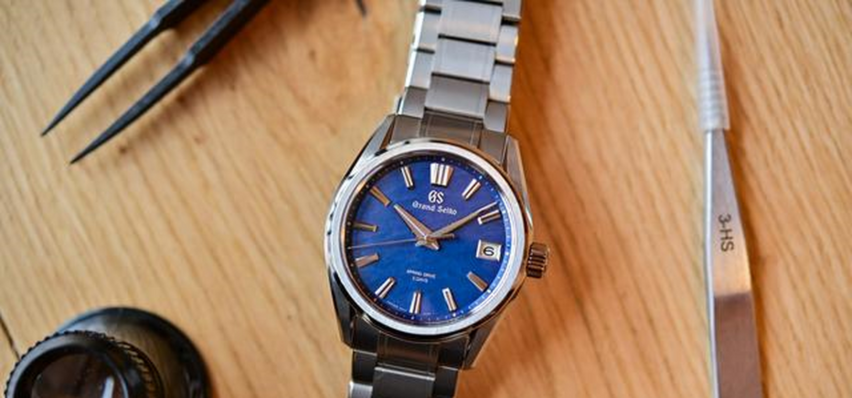 冠蓝狮slga019"诹访湖"钛合金腕表——湖面日影