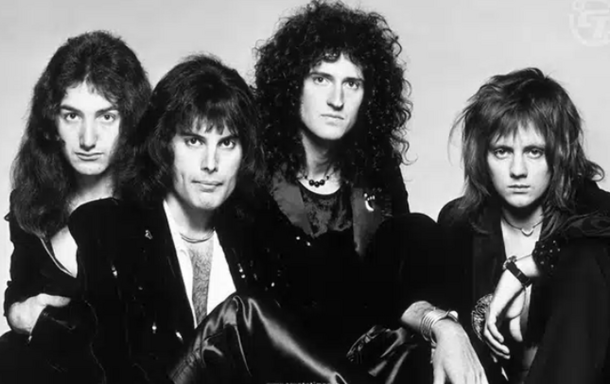 汇丰银行,摇滚乐队 queen 和零食品牌 slim jim 加入元宇宙和 nft 的