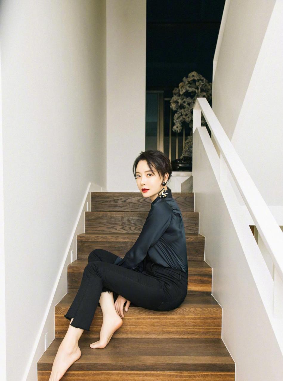 陈数白嫩玉足合集 #娱乐最前沿