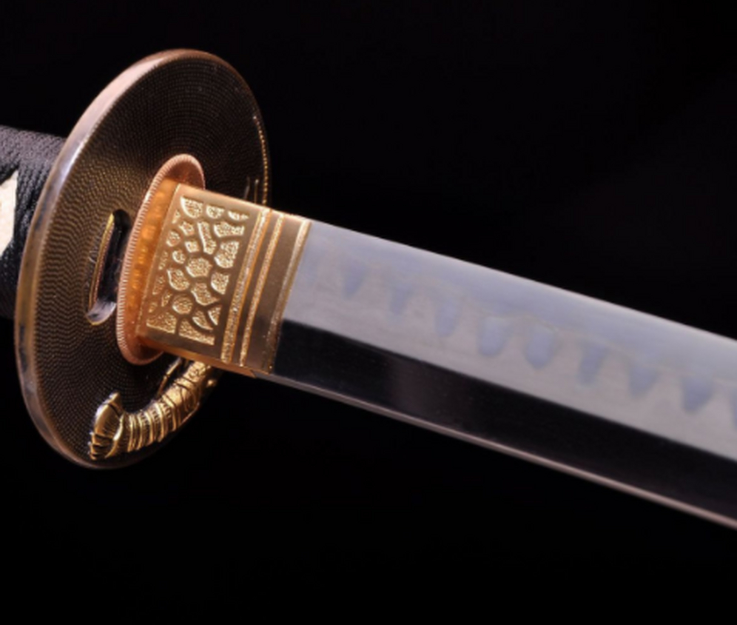 收藏# 名称:天丛云剑 规格:全长103cm 刃长71cm 柄长26cm 刃宽3.