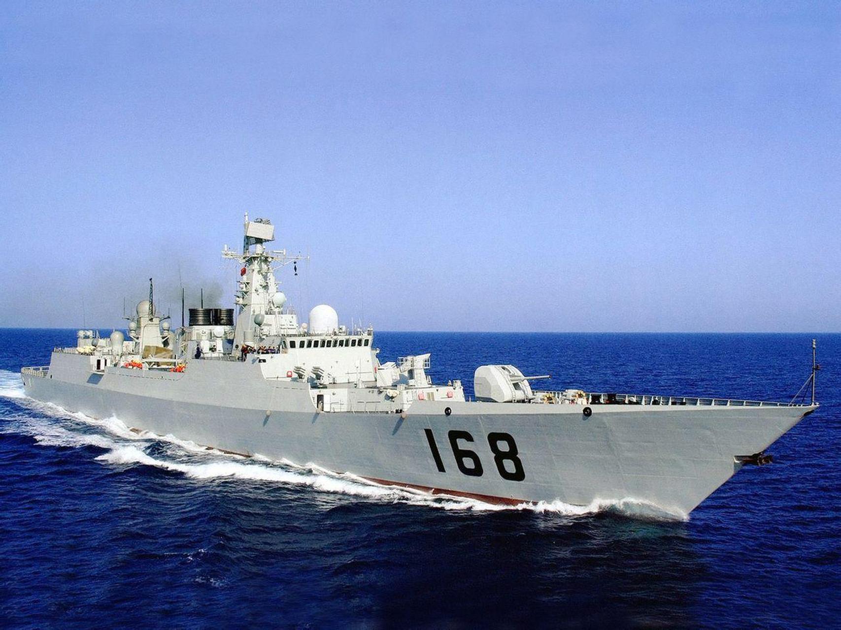 在动力方面,该型号驱逐舰安装了2台ugt25000型燃气轮机和2台mtu柴油机