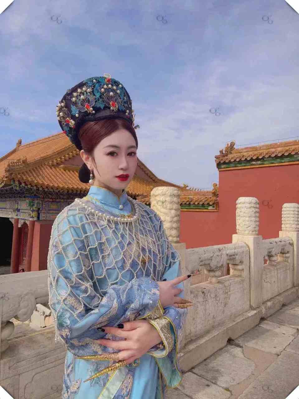 作为满族姑娘,我一直有个小小心愿,就是穿上满族特色服饰来宫里拍个照