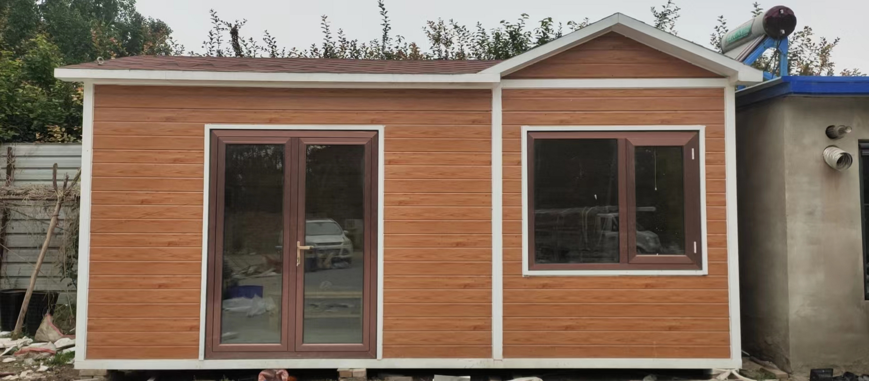 集成房屋由结构系统,地面系统,楼面系统,墙面系统以及屋面系统组成