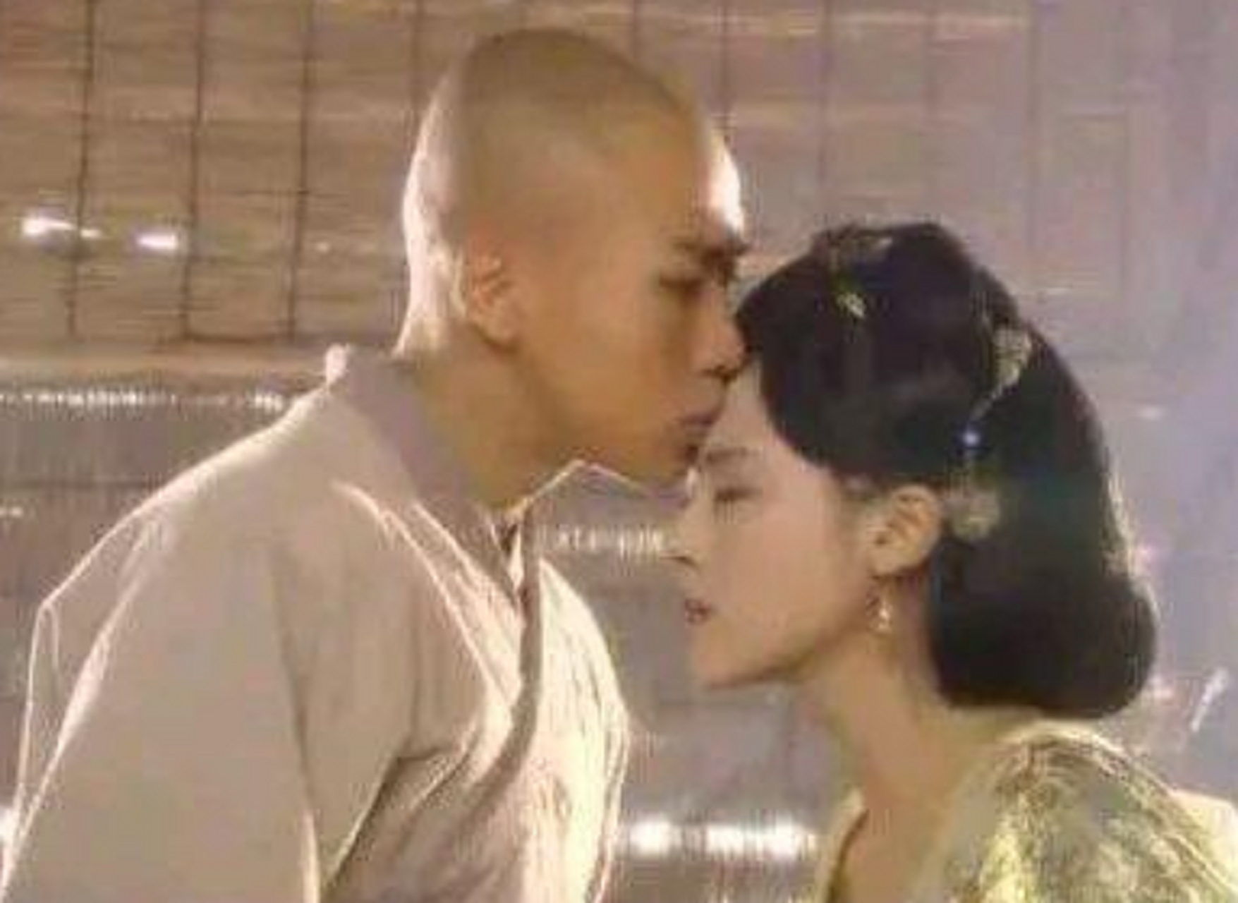 武则天大半夜特意叫来御医沈南璆,说肚子疼,沈南缪上前小心翼翼给