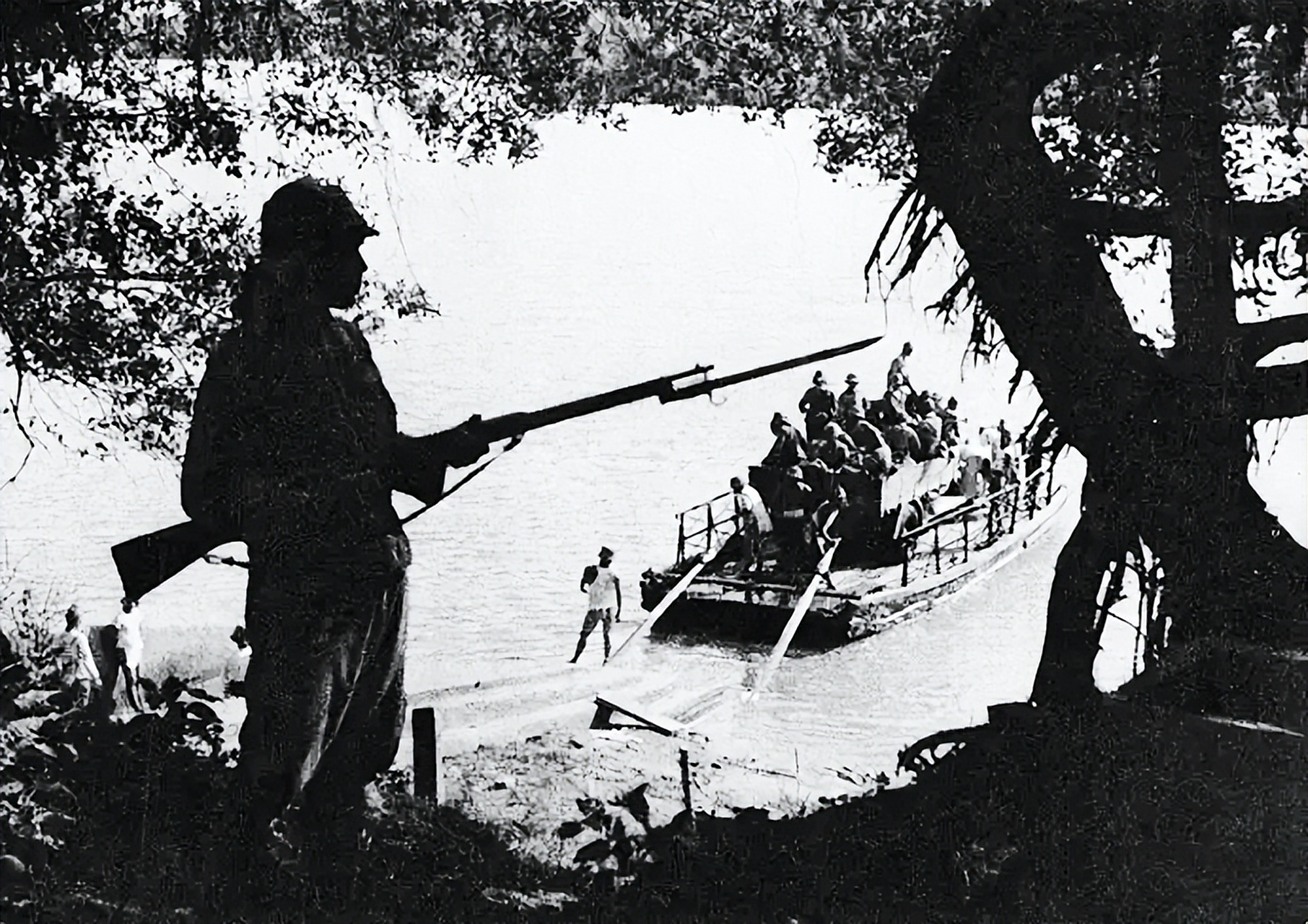 抗日战争时期,3位女战士在战线撤退时误入腾格里沙漠