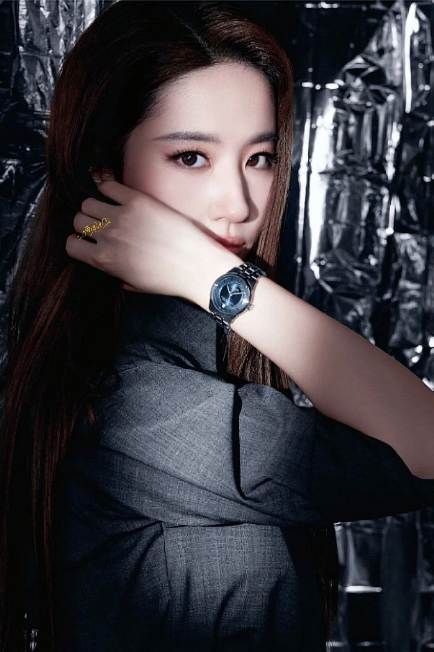 刘亦菲天梭广告大片  超爱这次的拍摄风格,酷飒还有马甲线,充满活力和