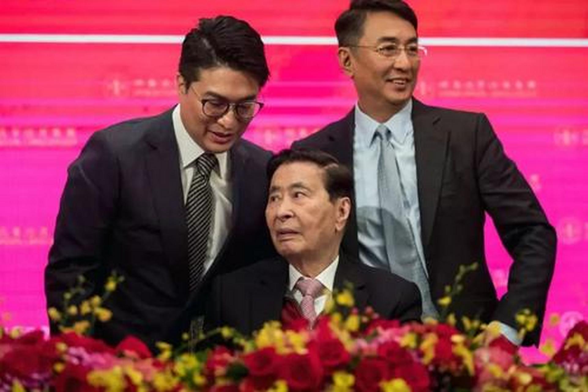 香港"千亿媳妇"徐子琪的大伯子李家杰出生于1963年,至今未婚,谁能嫁给