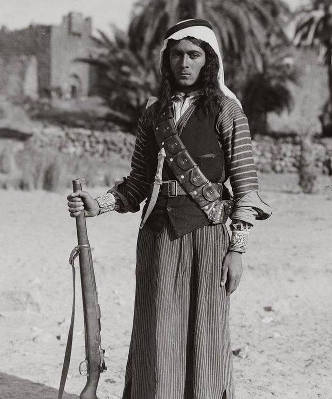 领动计划# 1926年,一名年轻的贝都因战士在约旦的卡斯尔阿兹拉克