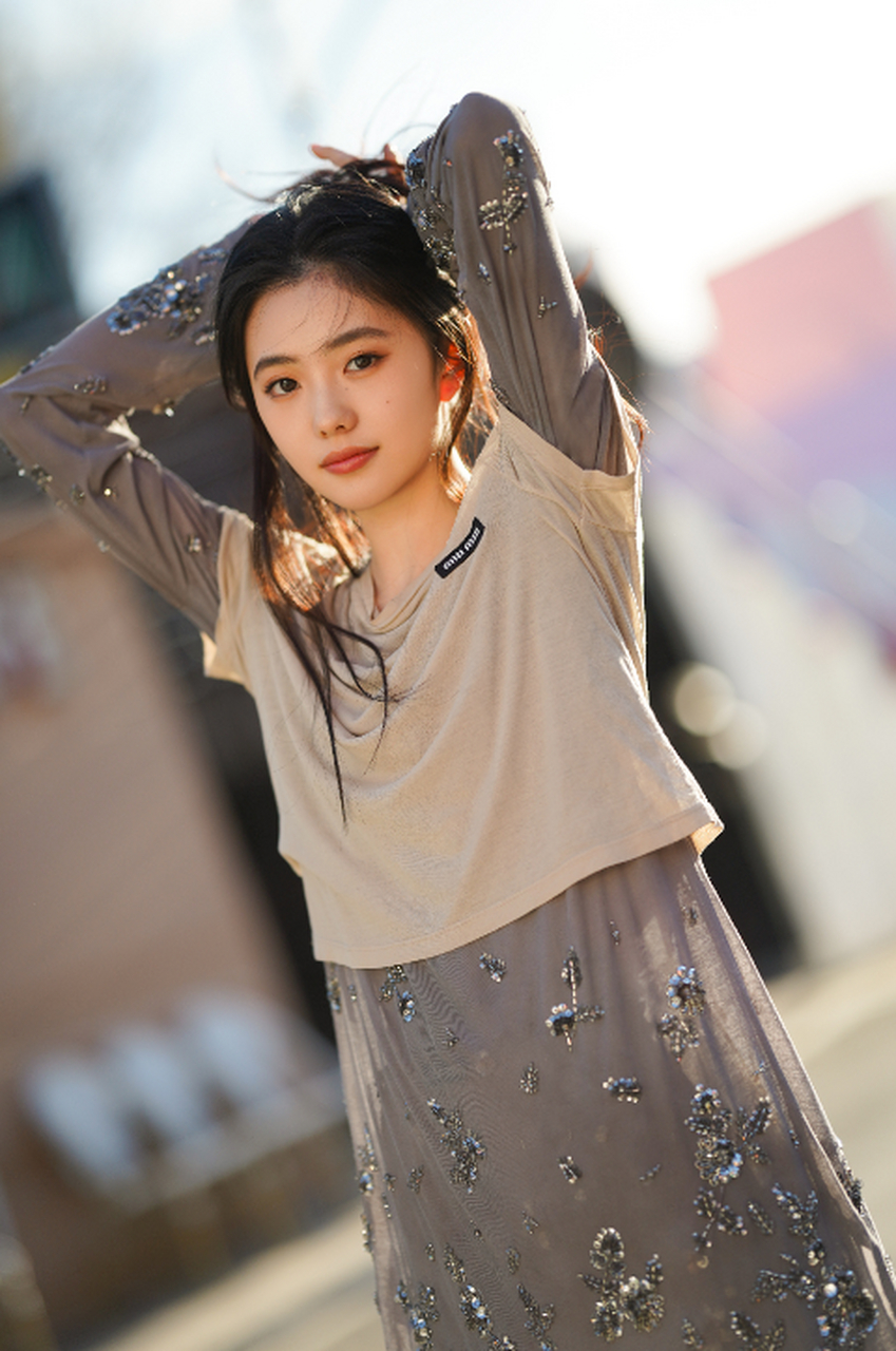 刘浩存,春日美照 在阳光下灿笑清纯满分.