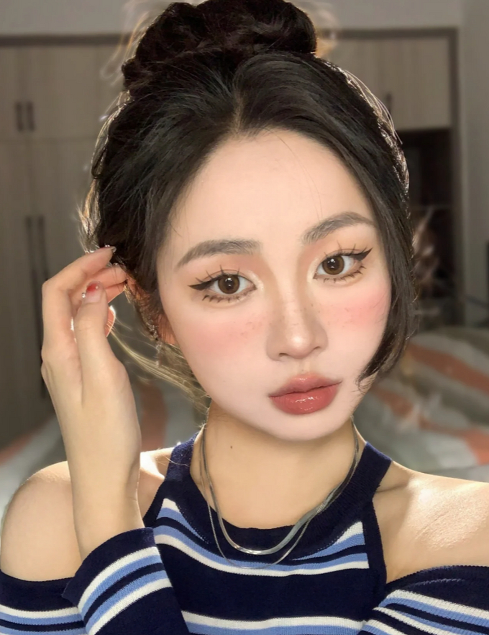 方圆脸亚裔妆 作为方圆脸的我也开始尝试画亚裔妆容了,最近这种混血