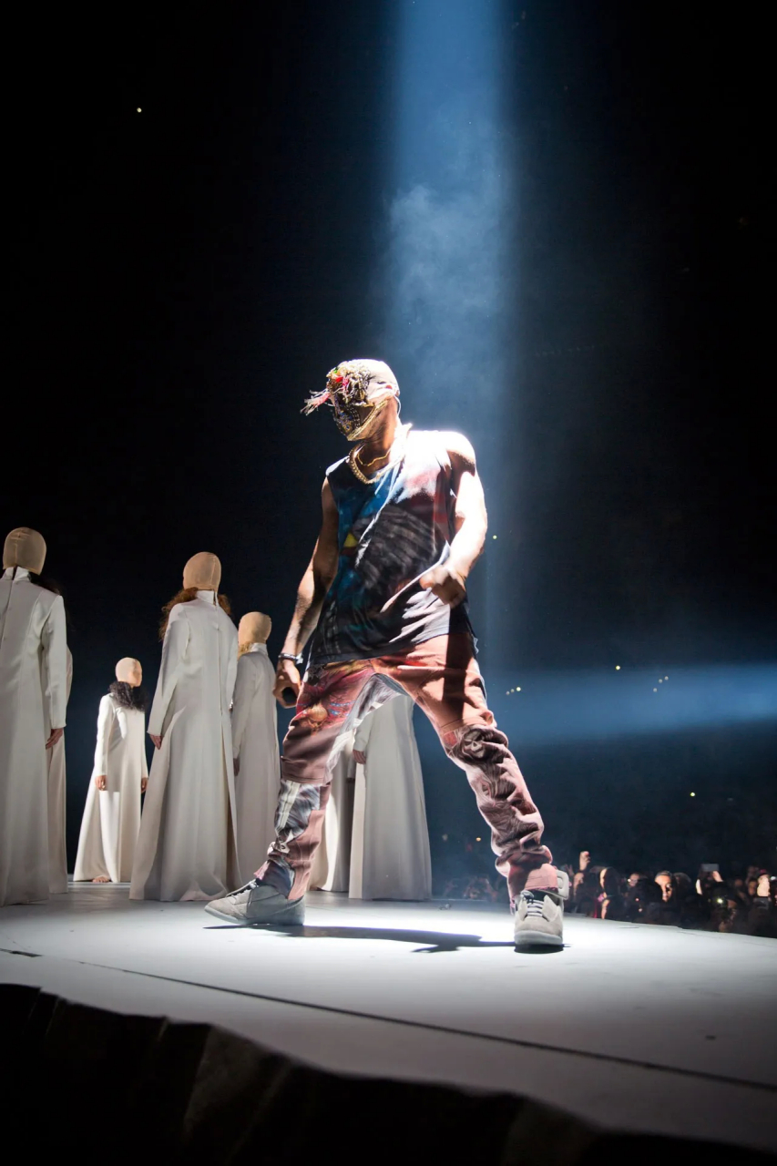 kanye west 2013~2014年巡演yeezus tour佩戴的maison margiela 特别